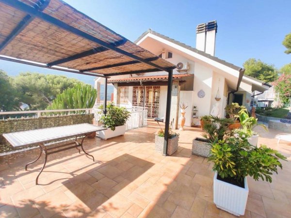 casa indipendente in vendita ad Andora