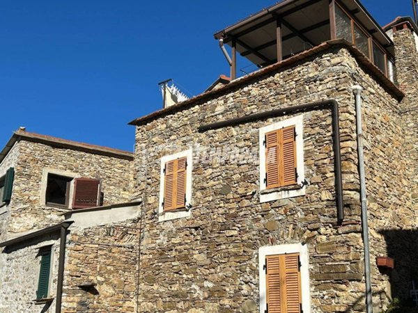 casa indipendente in vendita ad Andora