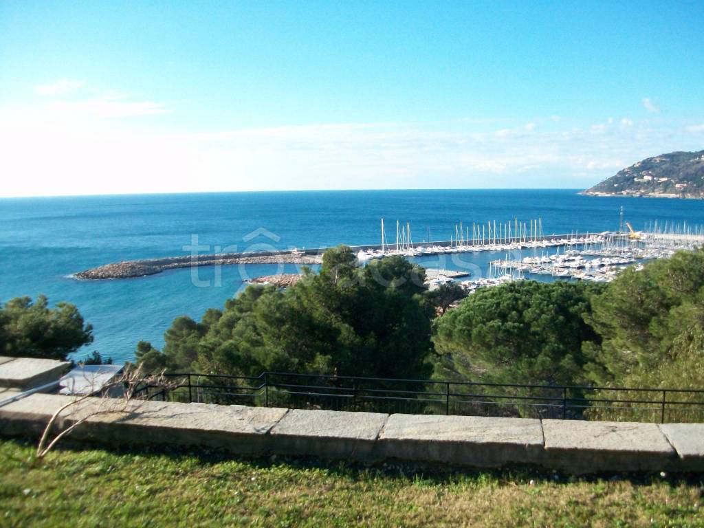 appartamento in vendita ad Andora