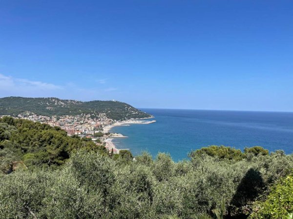 appartamento in vendita ad Andora in zona Rollo