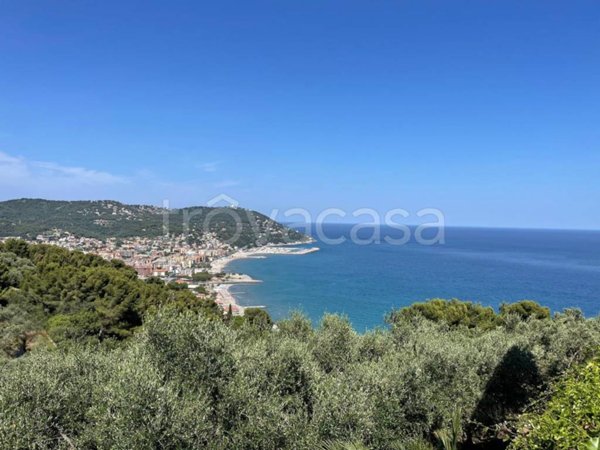 appartamento in vendita ad Andora in zona Rollo