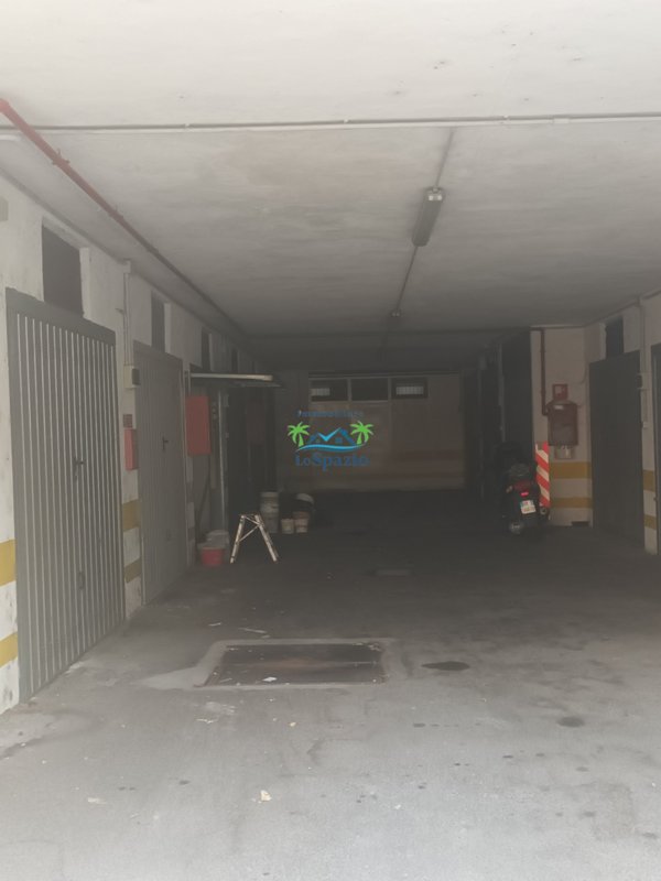 locale di sgombero in vendita ad Andora