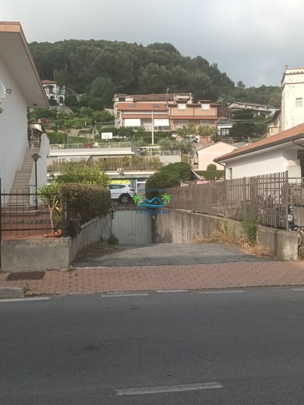 locale di sgombero in vendita ad Andora