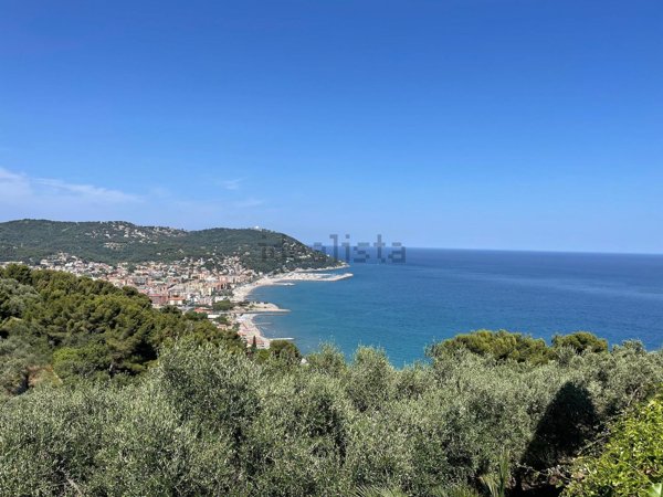 appartamento in vendita ad Andora in zona Rollo