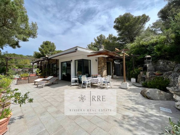 casa indipendente in vendita ad Andora