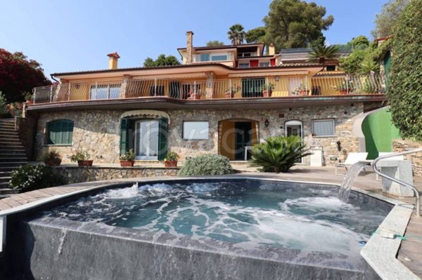 casa indipendente in vendita ad Andora