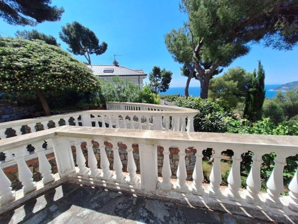 casa indipendente in vendita ad Andora