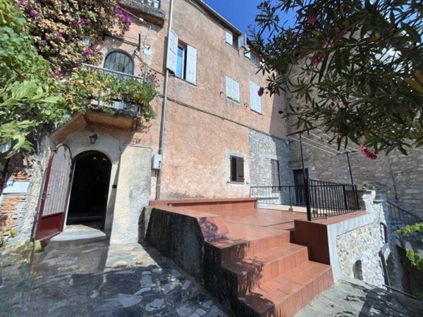 casa indipendente in vendita ad Andora