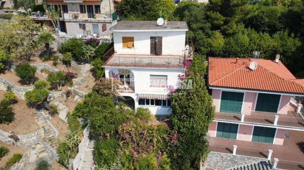 casa indipendente in vendita ad Andora