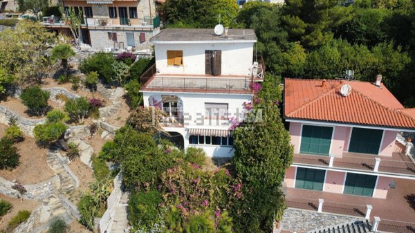 casa indipendente in vendita ad Andora