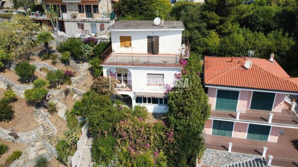 casa indipendente in vendita ad Andora