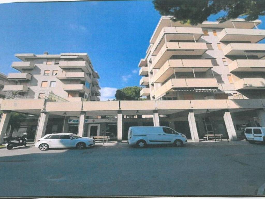 negozio in vendita ad Andora
