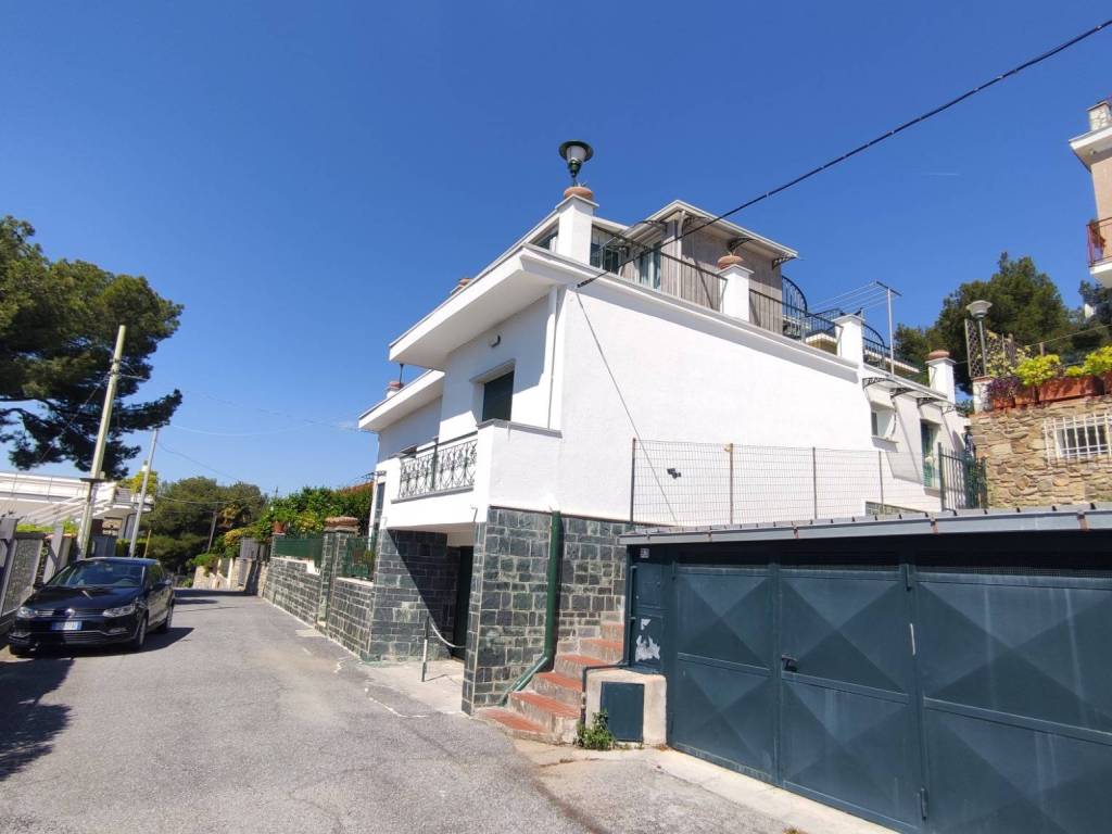 casa indipendente in vendita ad Andora