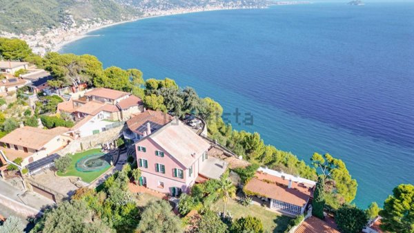 casa indipendente in vendita ad Andora