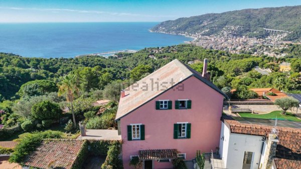 casa indipendente in vendita ad Andora