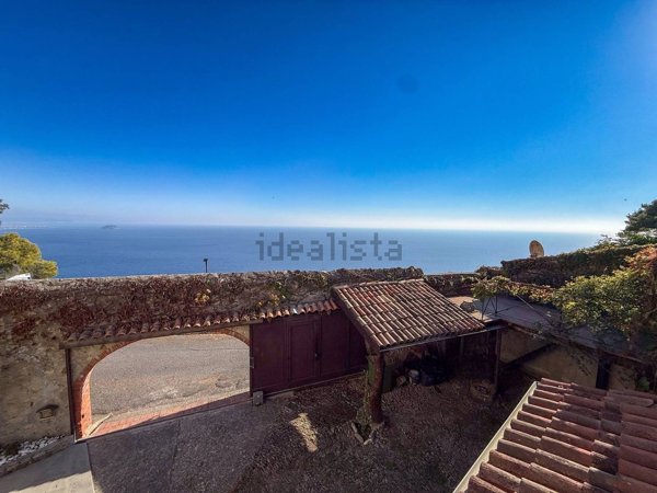 casa indipendente in vendita ad Andora