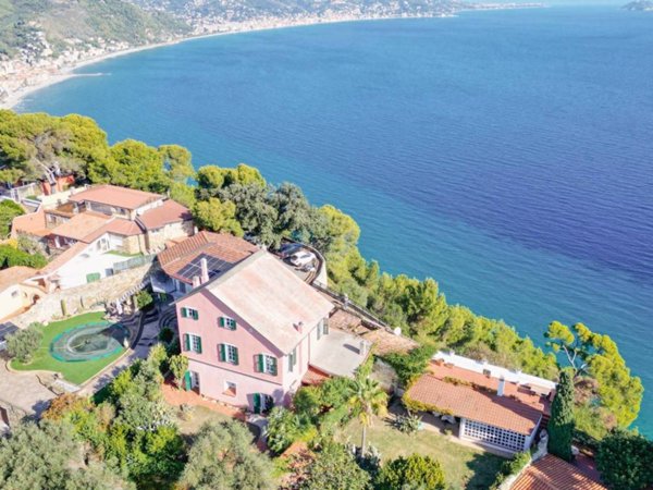 casa indipendente in vendita ad Andora