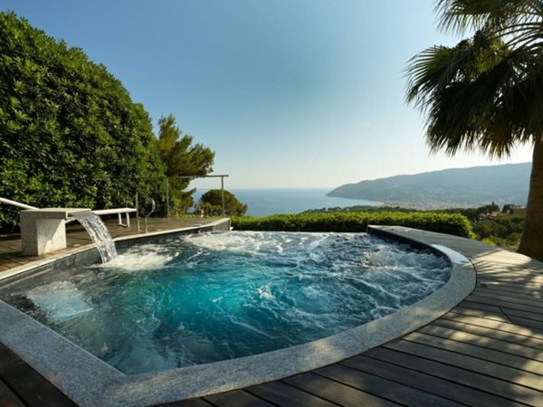 casa indipendente in vendita ad Andora