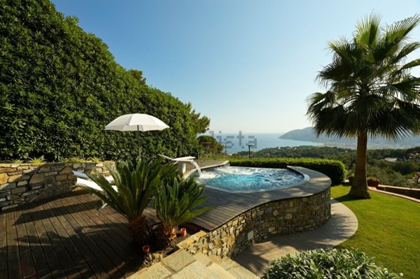 casa indipendente in vendita ad Andora