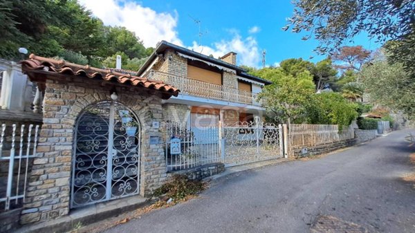 casa indipendente in vendita ad Andora in zona Rollo
