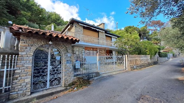 casa indipendente in vendita ad Andora in zona Rollo