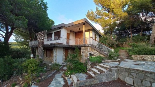 casa indipendente in vendita ad Andora