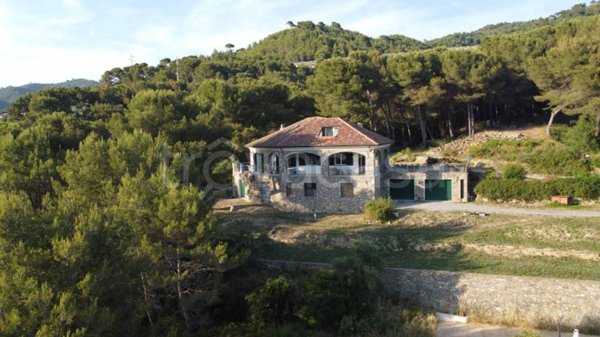 casa indipendente in vendita ad Andora