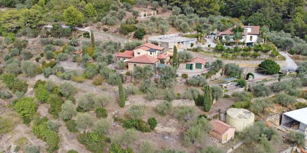 casa indipendente in vendita ad Andora