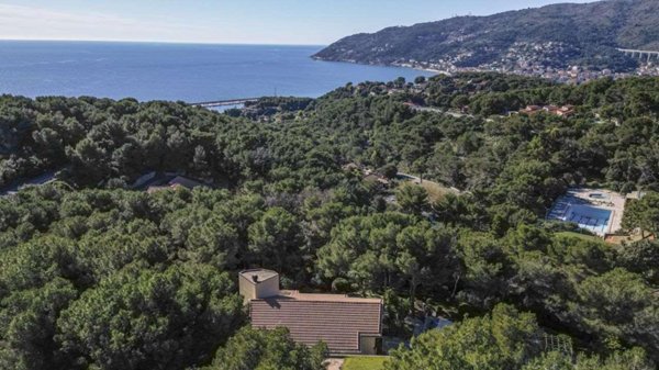 casa indipendente in vendita ad Andora