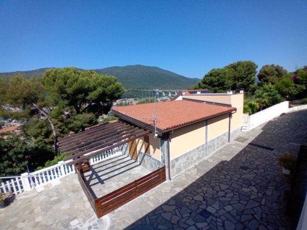 casa indipendente in vendita ad Andora