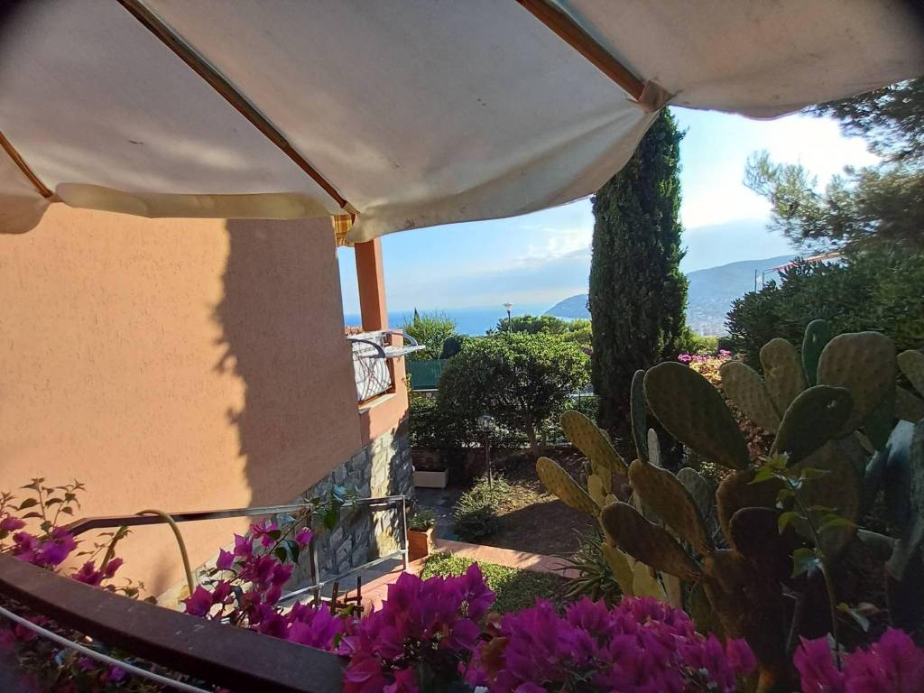 casa indipendente in vendita ad Andora