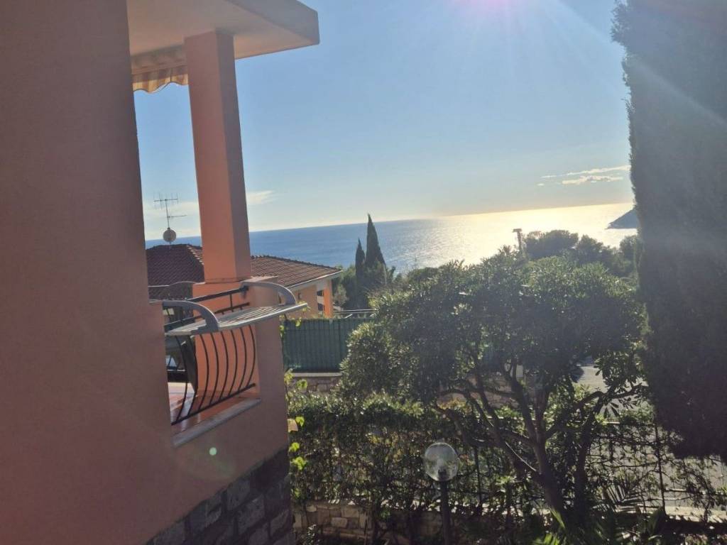 casa indipendente in vendita ad Andora