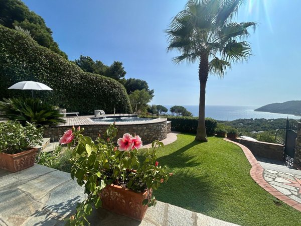 casa indipendente in vendita ad Andora