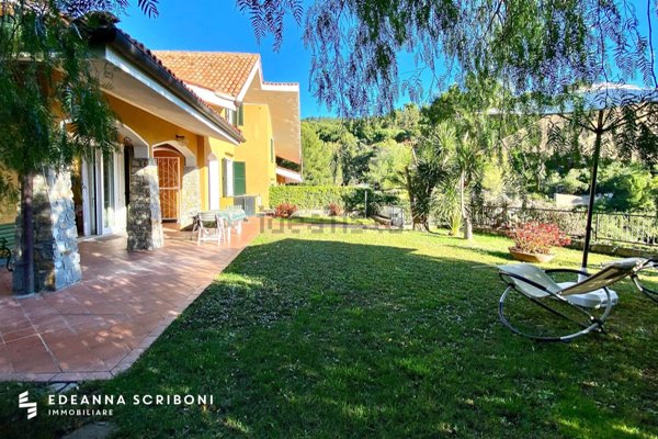 casa indipendente in vendita ad Andora