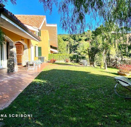 casa indipendente in vendita ad Andora