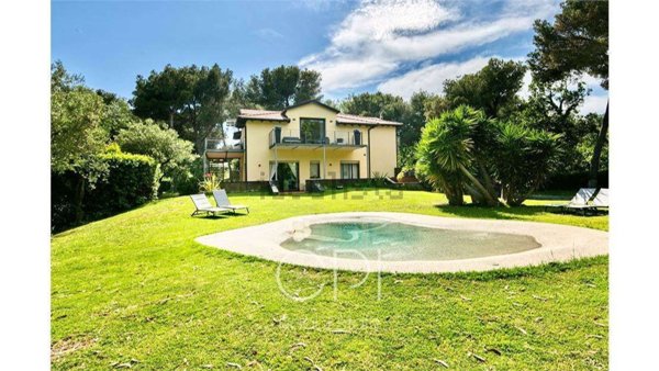 casa indipendente in vendita ad Andora