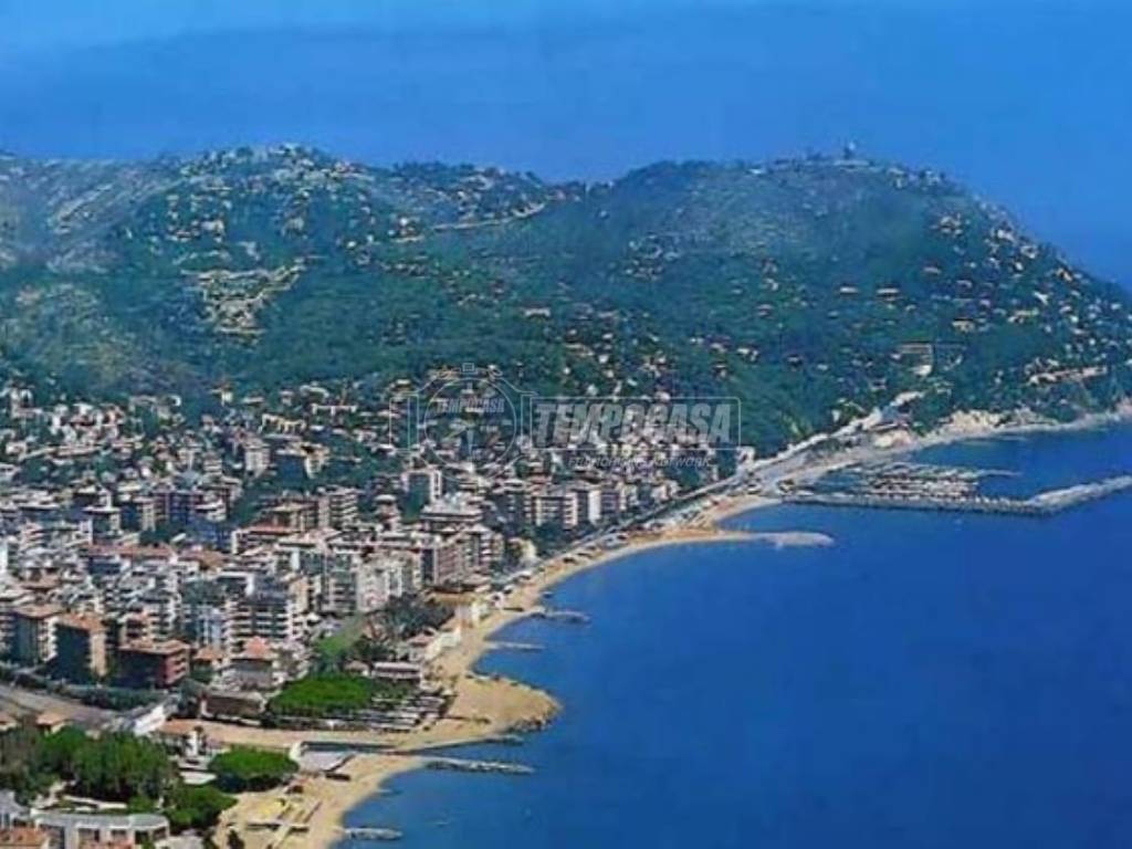 negozio in vendita ad Andora