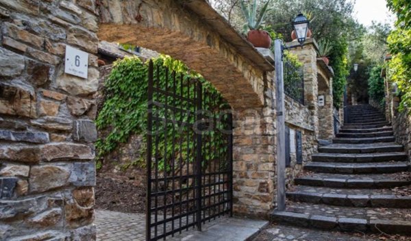 casa indipendente in vendita ad Andora