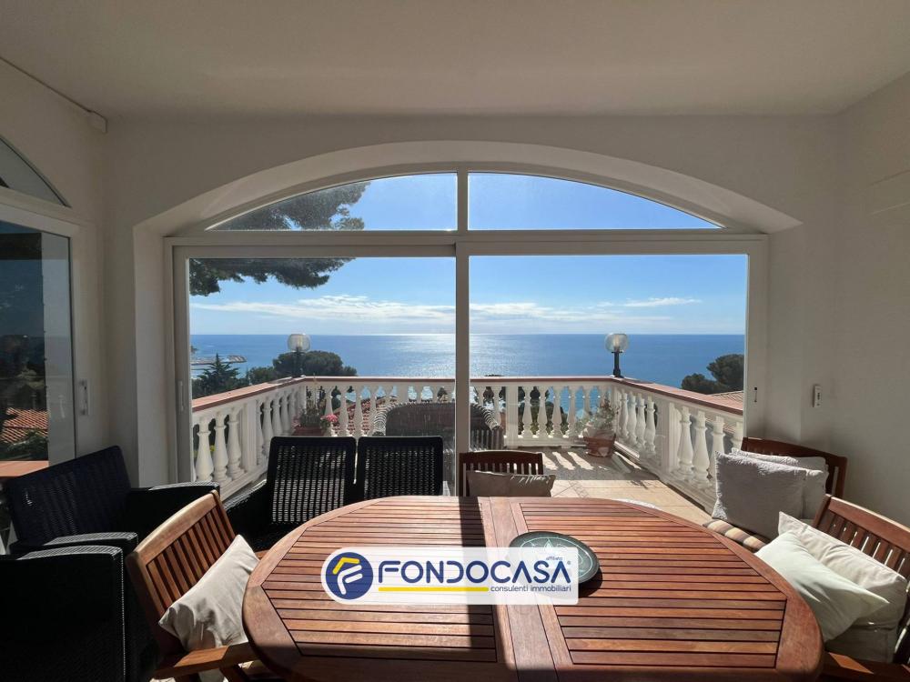 casa indipendente in vendita ad Andora in zona Rollo