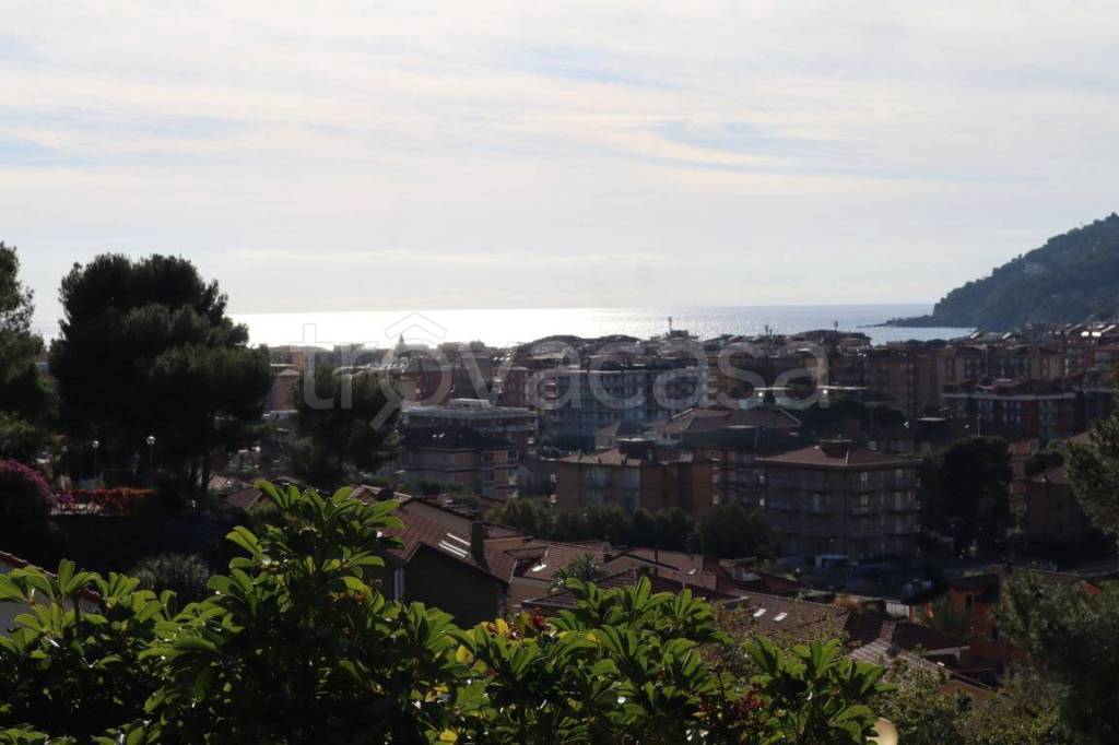 casa indipendente in vendita ad Andora