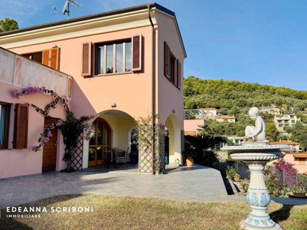 casa indipendente in vendita ad Andora