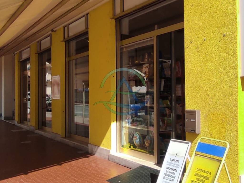 negozio in vendita ad Andora