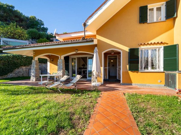 casa indipendente in vendita ad Andora