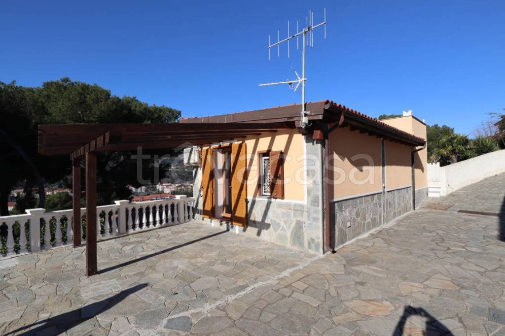 casa indipendente in vendita ad Andora