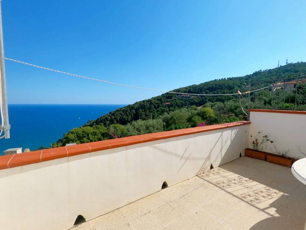 appartamento in vendita ad Andora in zona Rollo