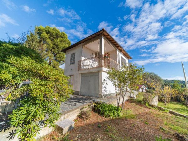 casa indipendente in vendita ad Andora