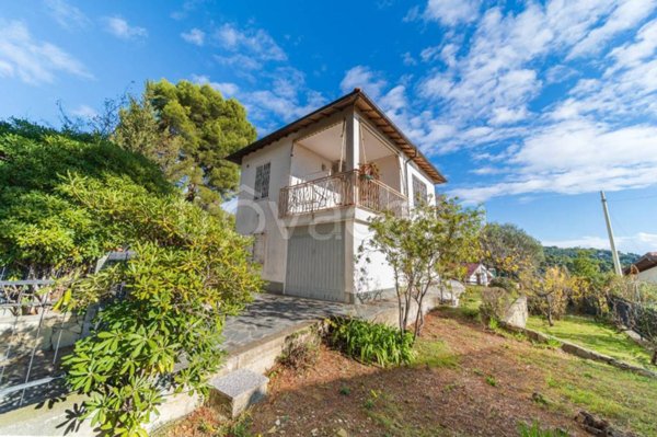 casa indipendente in vendita ad Andora