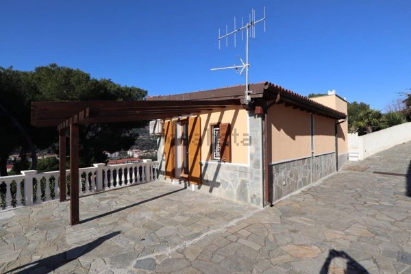 casa indipendente in vendita ad Andora