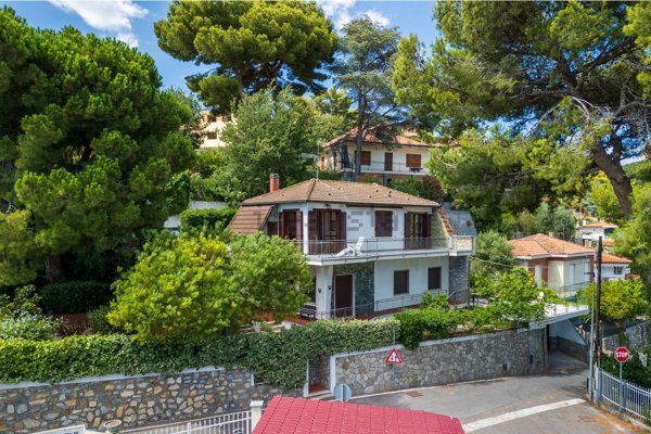 casa indipendente in vendita ad Andora