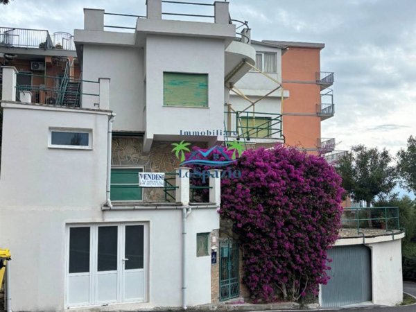 casa indipendente in vendita ad Andora